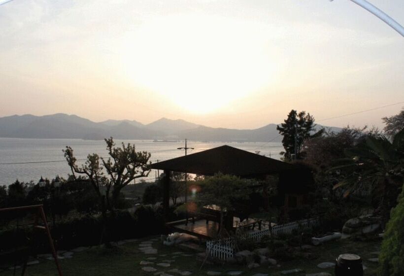 Namhae Skyblue Sea Pension