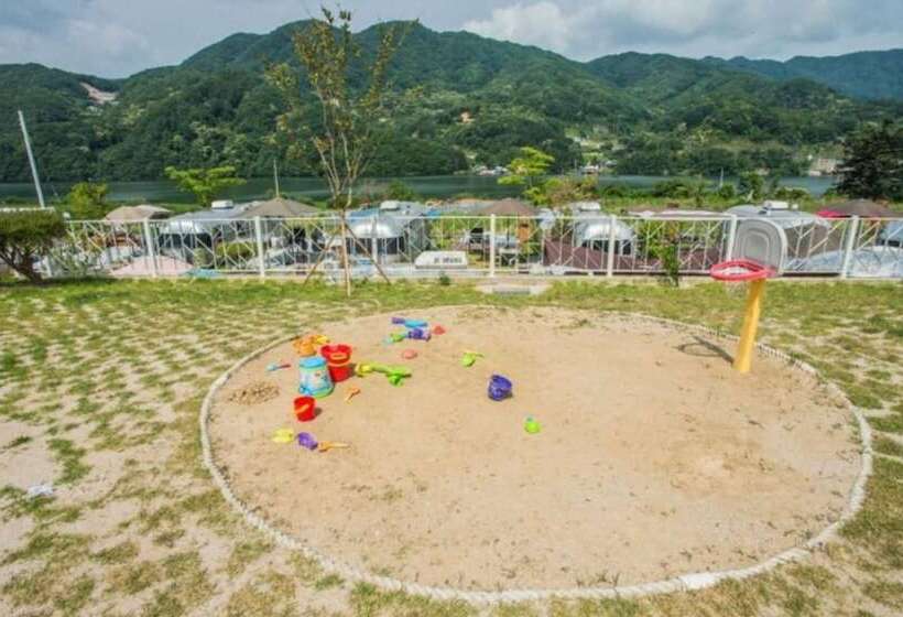 פנסיון Out Of Park