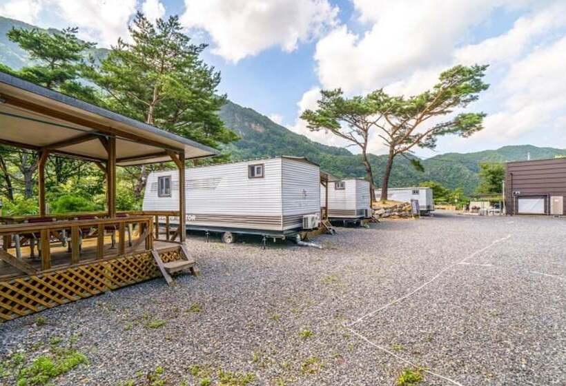 پانسیون Danyang Pine Caravan Camping