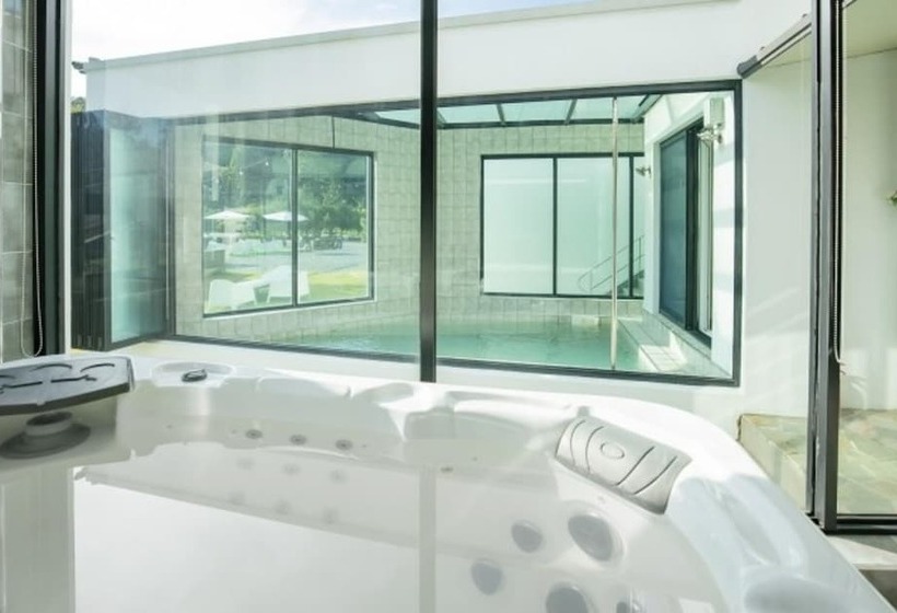 פנסיון Gapyeong High Palace Pool Villa