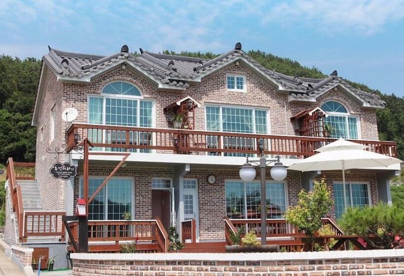 Pensione Namhae Memory Plus Bed And Breakfast
