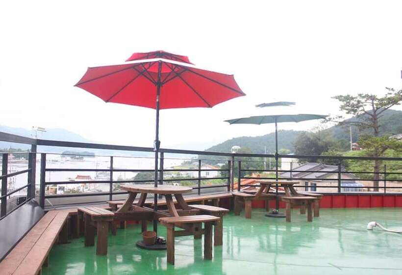פנסיון Namhae Myeongpum Guest House