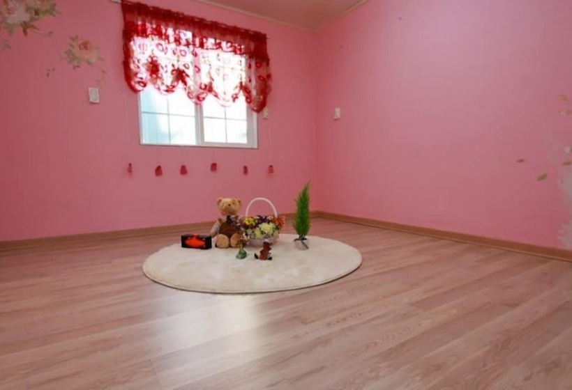 Taean Secret Garden Pension