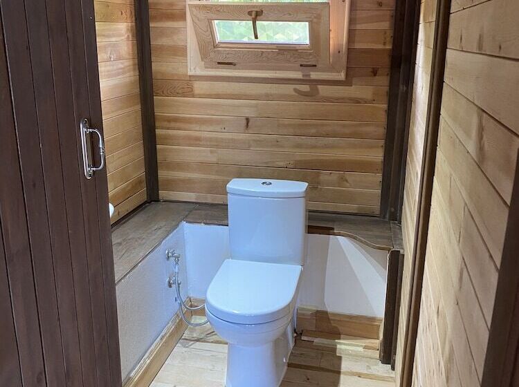 住所  Cedar 1 Bed House With Stunning Views