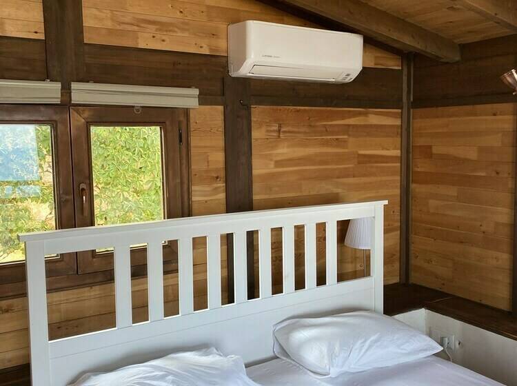 住所  Cedar 1 Bed House With Stunning Views