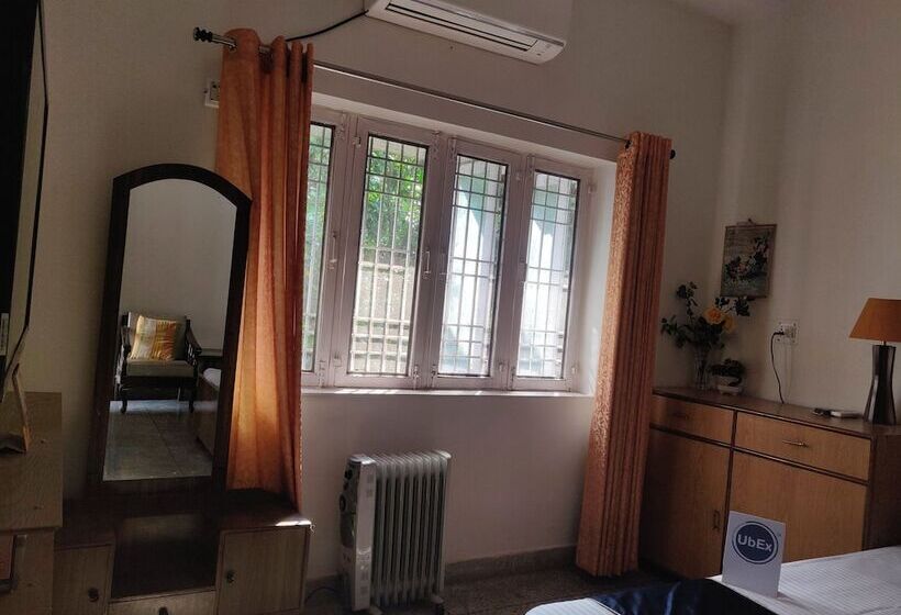 Bed and Breakfast Ubex Home Dehradun