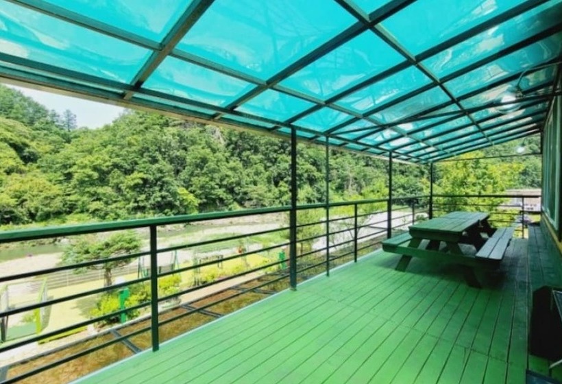 Gapyeong Chorok Jeongwon Gyegok Dokchae Pension