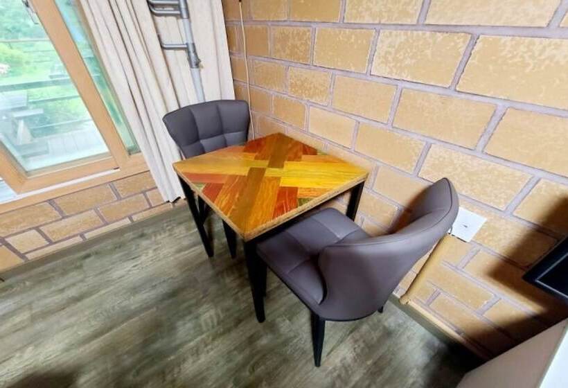 Gapyeong Chorok Jeongwon Gyegok Dokchae Pension