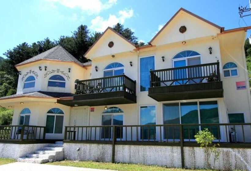 Pensió Gapyeong Eunhasuleuldamda Pool Villa