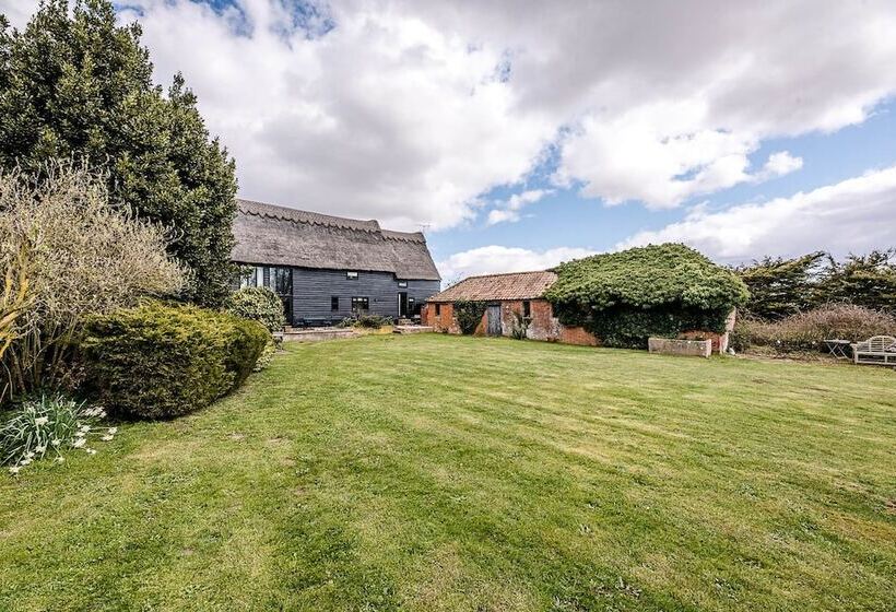 Granary Cottage, Valley Farm Barns Snape