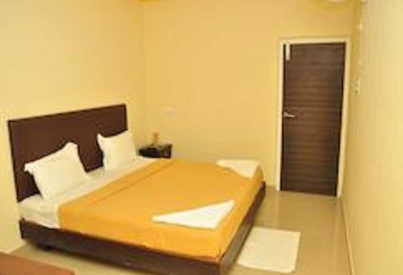 בית מלון כפרי Kumaran Residency