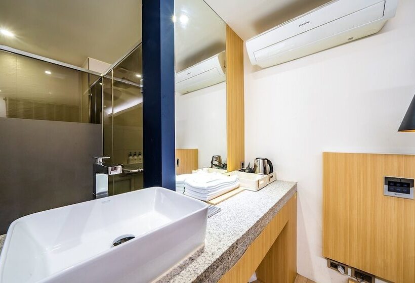 מוטל Indeokwon Brownstone