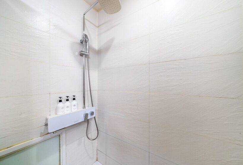 מוטל Indeokwon Brownstone