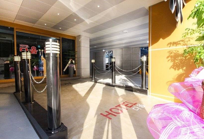 مُتل Jinju Hotel Daom