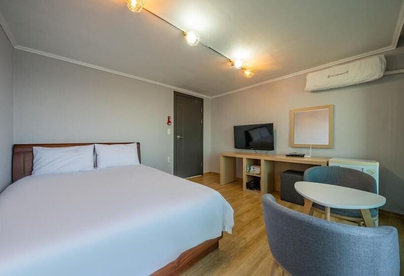 מוטל Uljin Donga