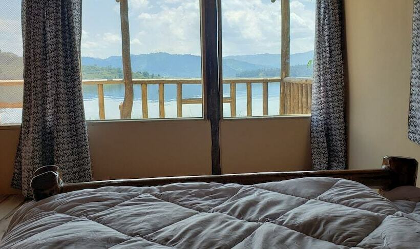 هتل Gahiza Island Retreat