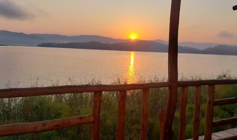 هتل Gahiza Island Retreat