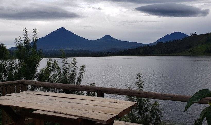هتل Gahiza Island Retreat