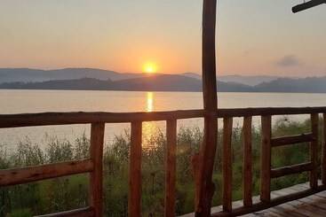 هتل Gahiza Island Retreat