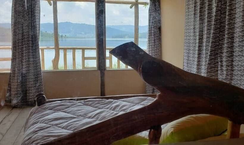 هتل Gahiza Island Retreat