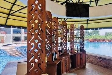 هتل Kampala Nile Resort