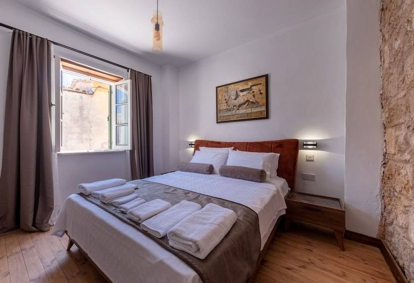هتل La Regina Veneziana Guest House & Cafe