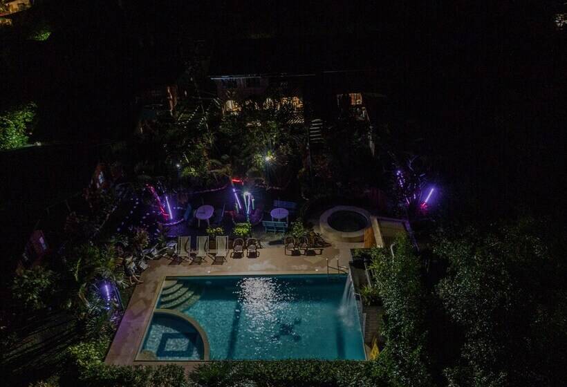 هتل Mindo Glambird Glamping & Lodge