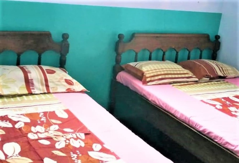 בית מלון כפרי Pondok Wisata Jati Diri Jatijajar Syariah