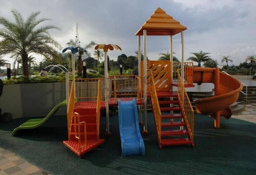 هتل Quade Stay At Serpong Greenview