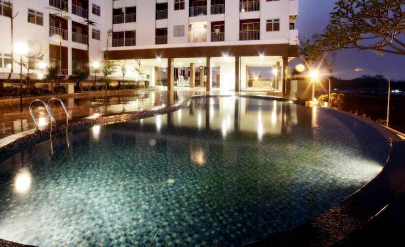 هتل Quade Stay At Serpong Greenview