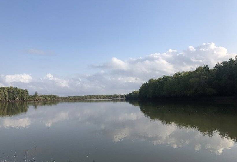 酒店 Saadani Safari Lodge   Bush, River, Beach