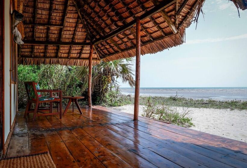 酒店 Saadani Safari Lodge   Bush, River, Beach