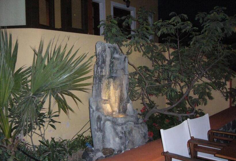 فندق Soulis