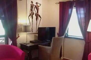 هتل White Horse Residence