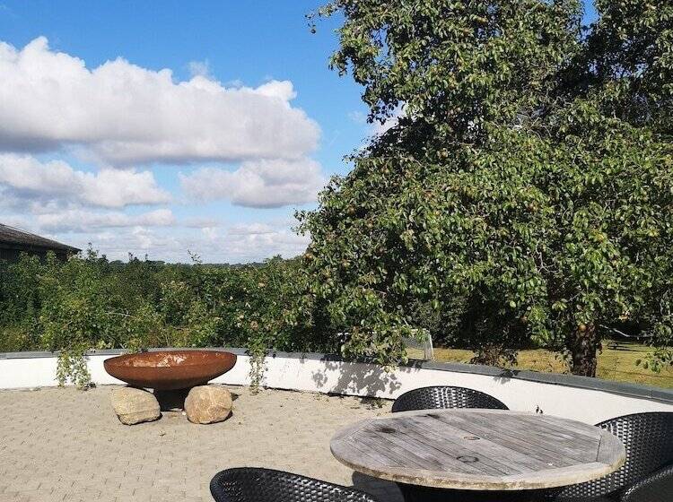 بنسيون Midtgolf Guest House