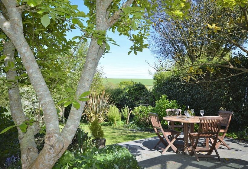 2 Farm Cottages