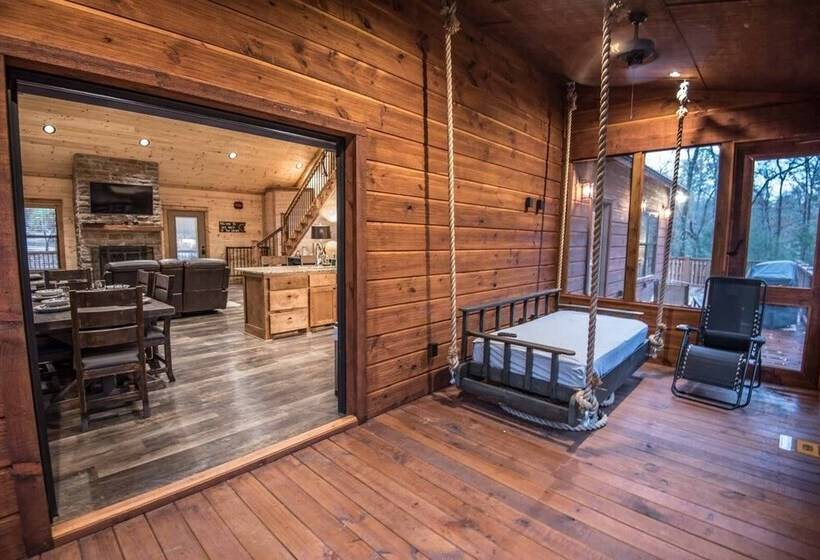 All Decked Out Cabin In The Woods With Fireplace, Bbq, And Swing Bed By Redawning