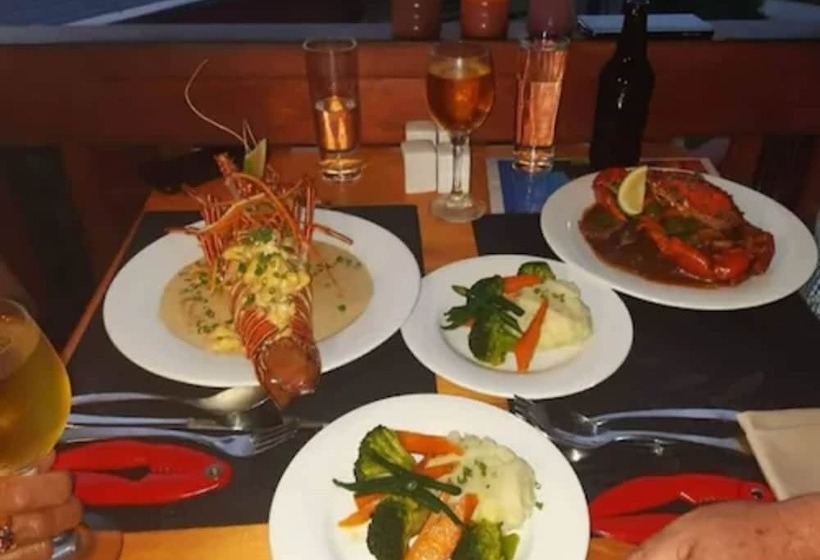 تختخواب و صبحانه Moksha Retreat