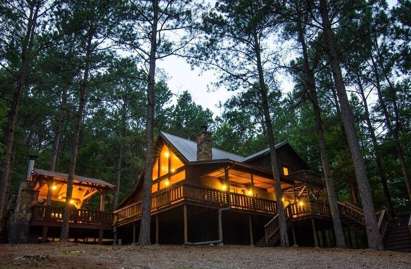 Denali Private Cabin Includes Xbox, Hot Tub, And Stone Pizza Oven By Redawning