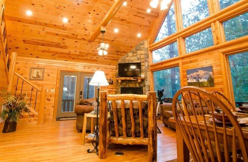 Denali Private Cabin Includes Xbox, Hot Tub, And Stone Pizza Oven By Redawning