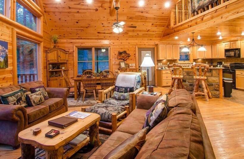 Denali Private Cabin Includes Xbox, Hot Tub, And Stone Pizza Oven By Redawning