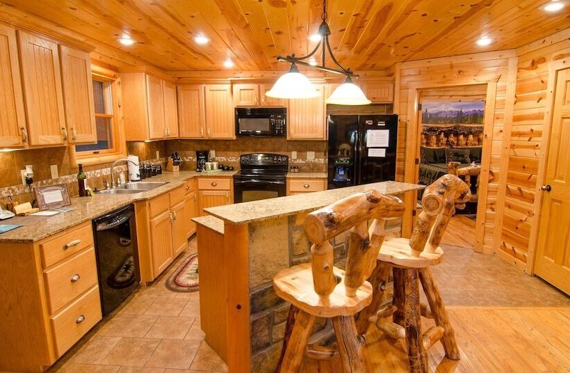 Denali Private Cabin Includes Xbox, Hot Tub, And Stone Pizza Oven By Redawning