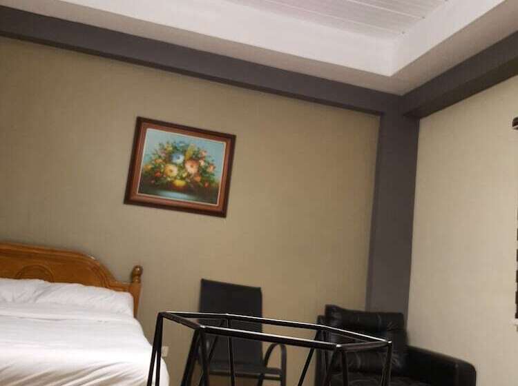 هتل 2428 Suites
