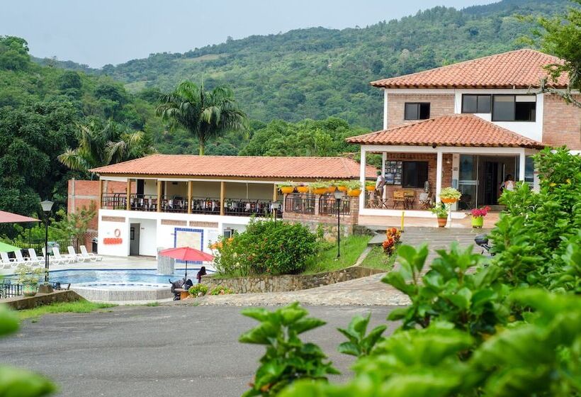 هتل Campestre La Montaña