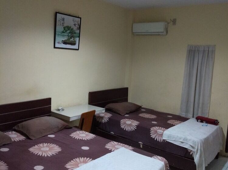 فندق First Inn