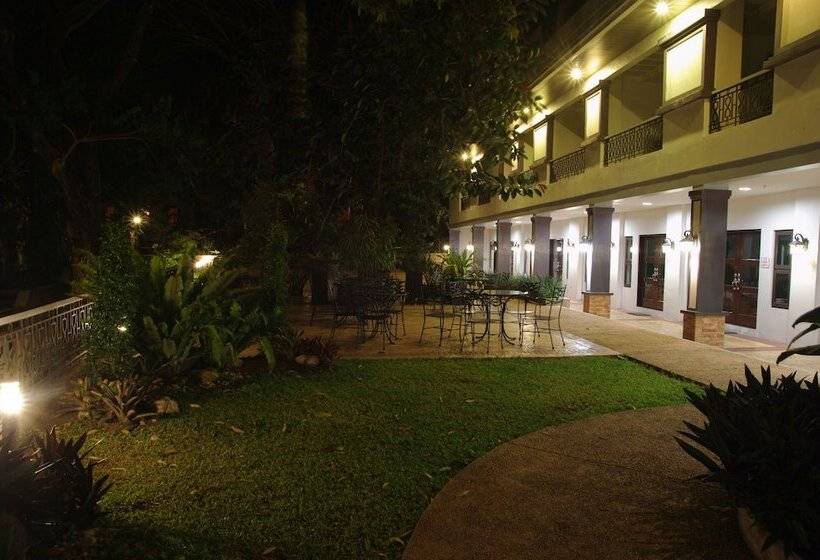 هتل Momarco Forest Cove Resort And