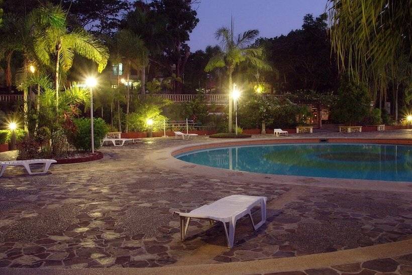هتل Momarco Forest Cove Resort And
