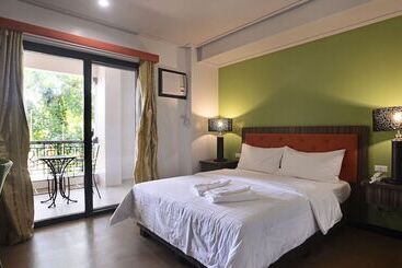 هتل Momarco Forest Cove Resort And