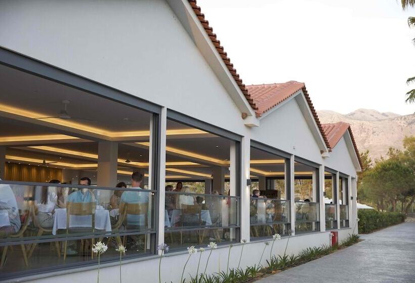 호텔 Paleros Beach Resort