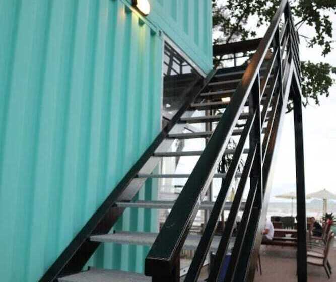 酒店 Roxy Sematan Villa & Townhouse